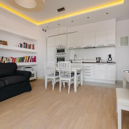 Modern Apartment Across The Ponds Варшава Екстер'єр фото