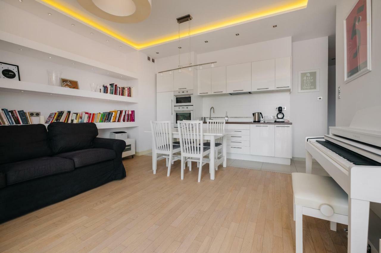 Modern Apartment Across The Ponds Варшава Екстер'єр фото